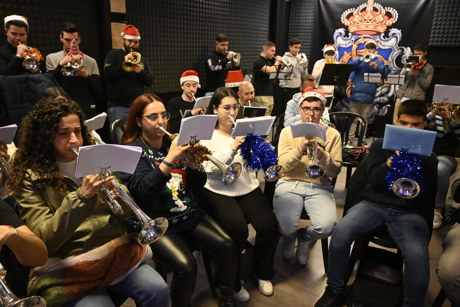 Ensayo preparatorio de la AM Santa Cruz para la cabalgata de Reyes Magos, en Imágenes
