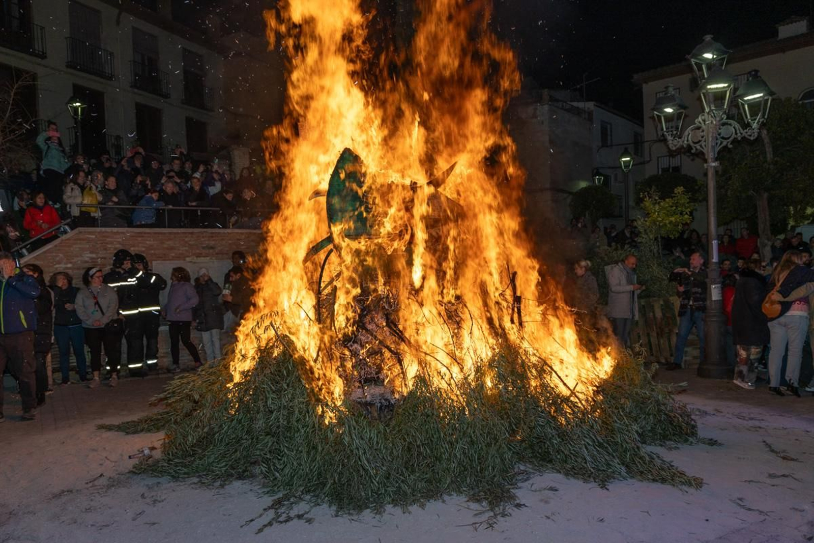 Encendido de la lumbre institucional con motivo de la festividad de San Antón