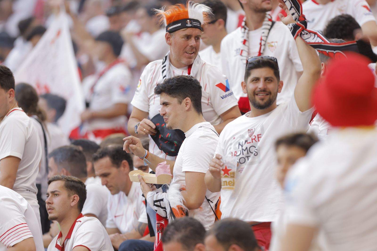 Búscate en las fotos del Sevilla-Roma