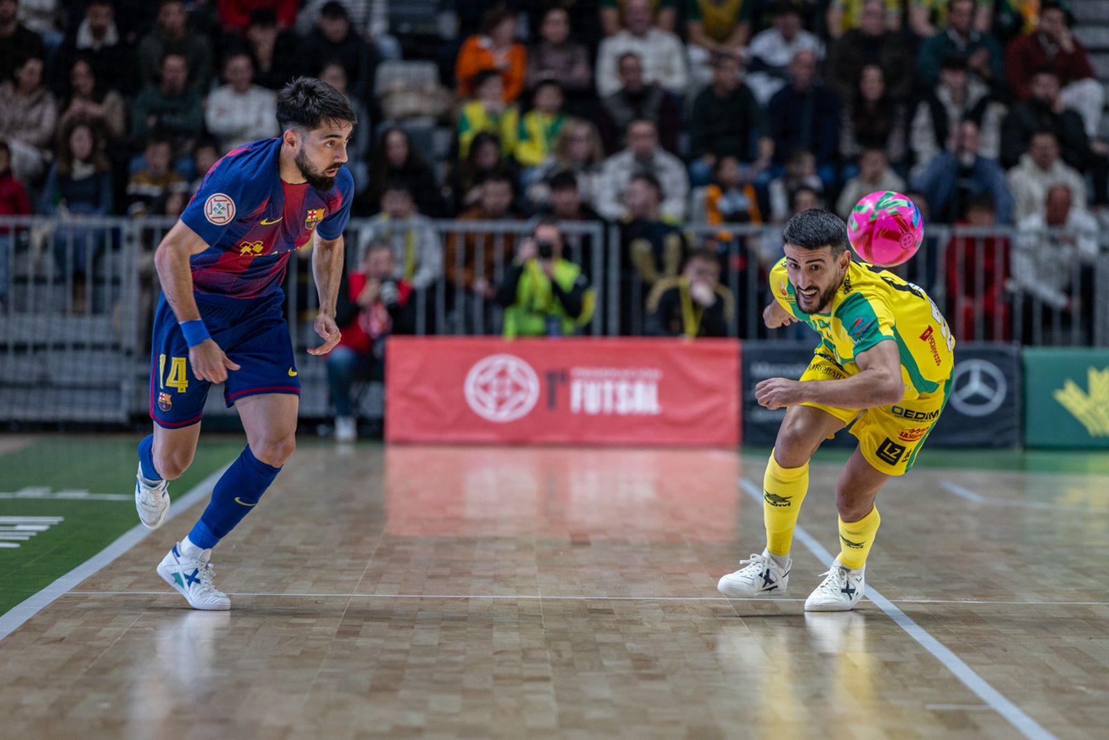 Las mejores imágenes del espectacular encuentro entre Jaén Paraíso Interior FS y Barça (3-3)