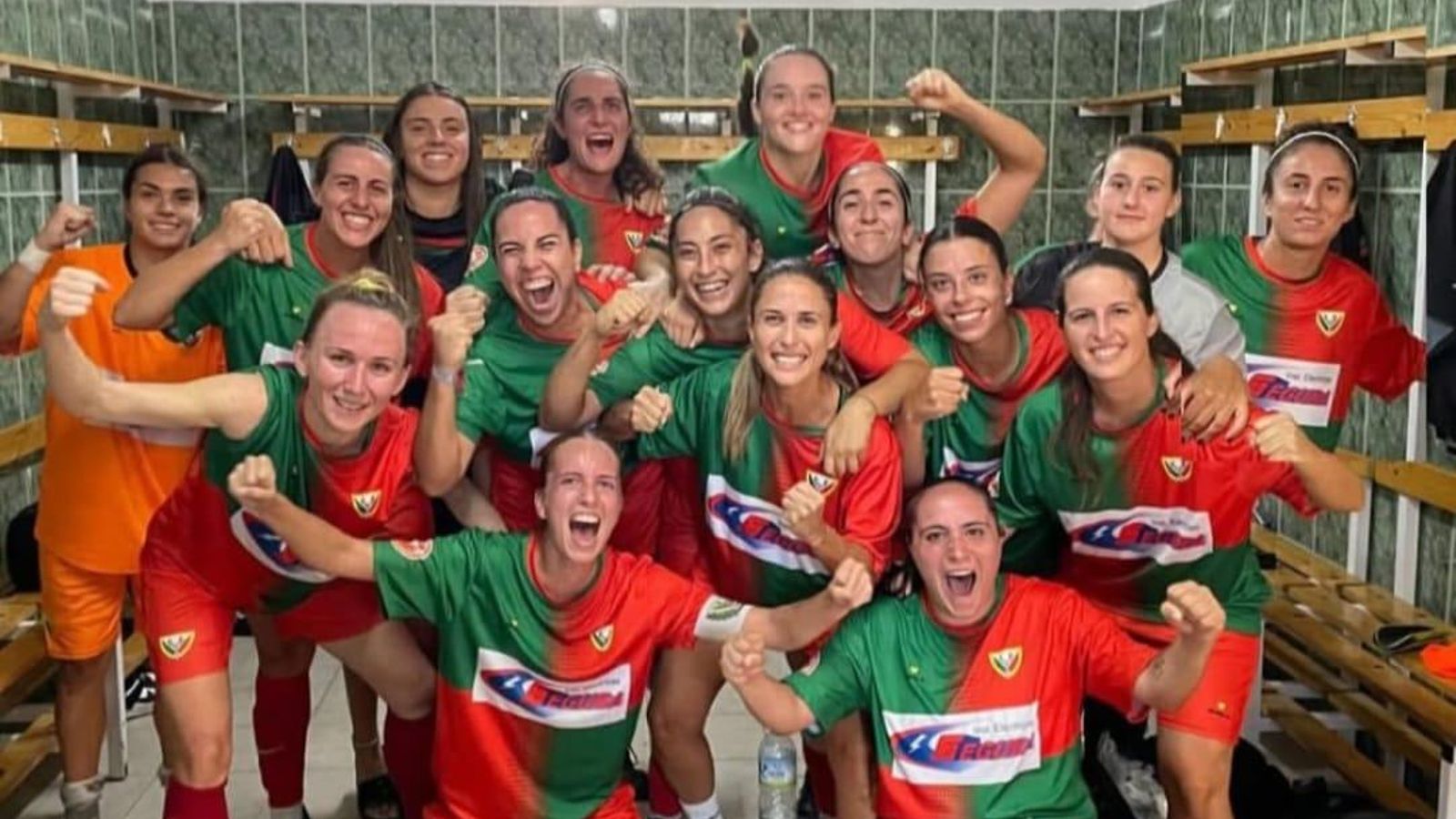 Las jugadoras del Pavía celebran su victoria en su desplazamiento a tierras melillenses de este pasado fin de semana.