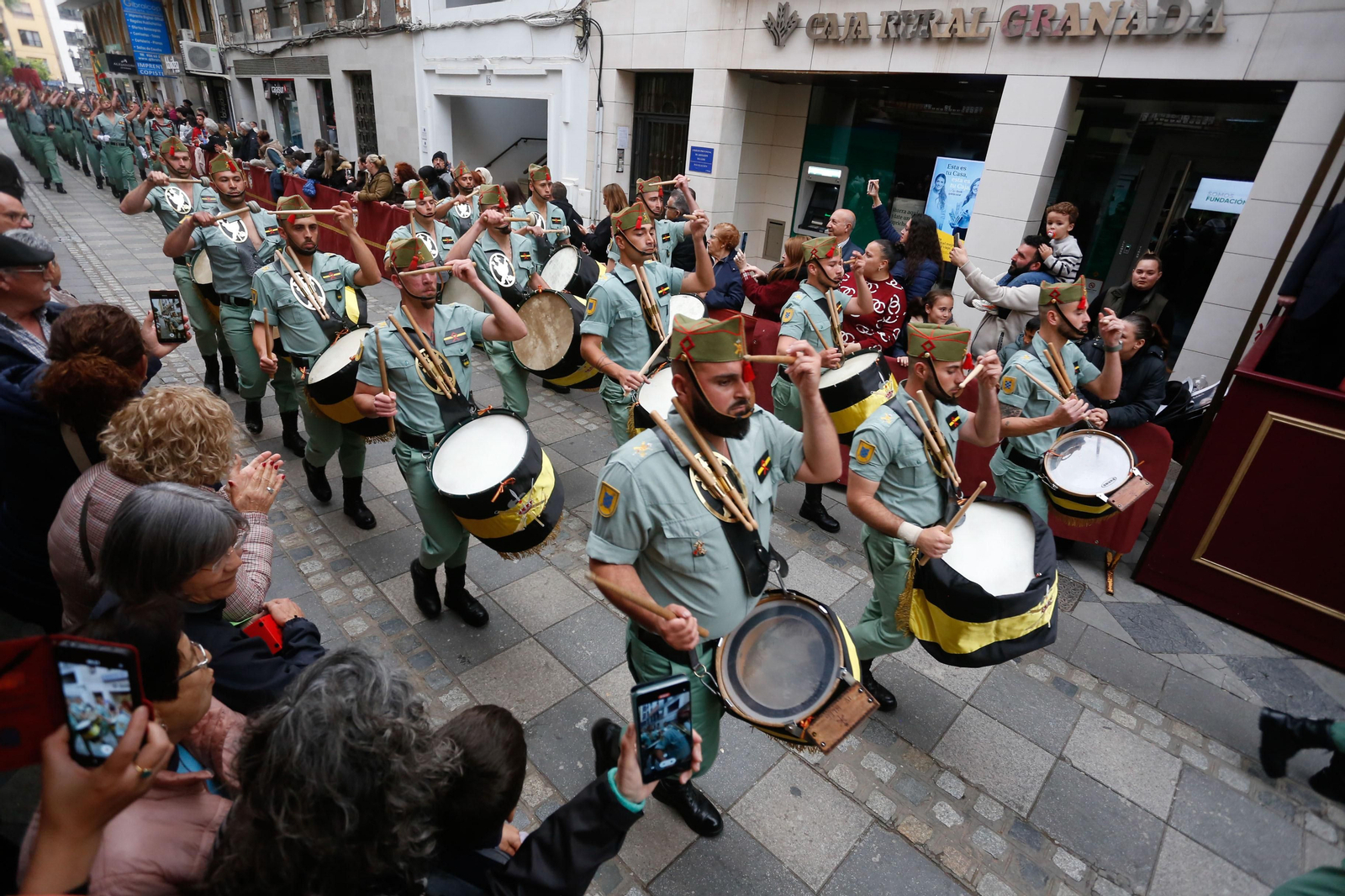 Fotos del Lunes Santo en Algeciras: Desfile de la Legión