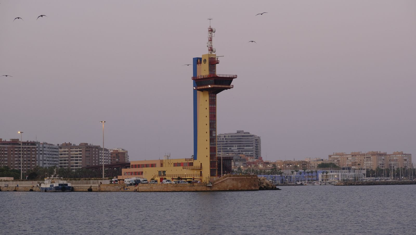 Atardecer en el Faro, organizado por la Autoridad Portuaria de Almería