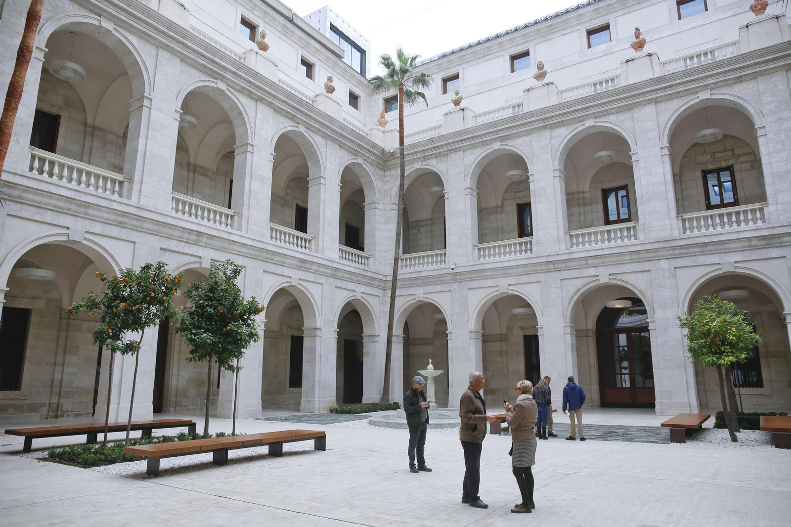 Patio central del Museo de Málaga, en el Palacio de la Aduana.