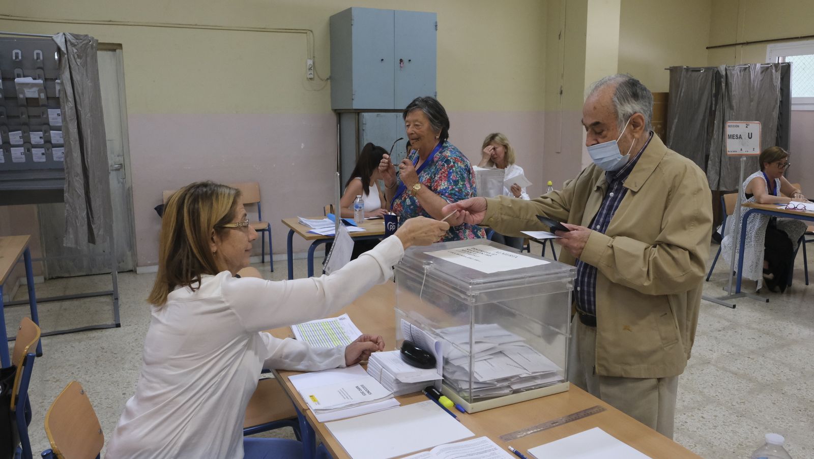 Imágenes de las votaciones en las Elecciones Municipales 2023, en Almería capital