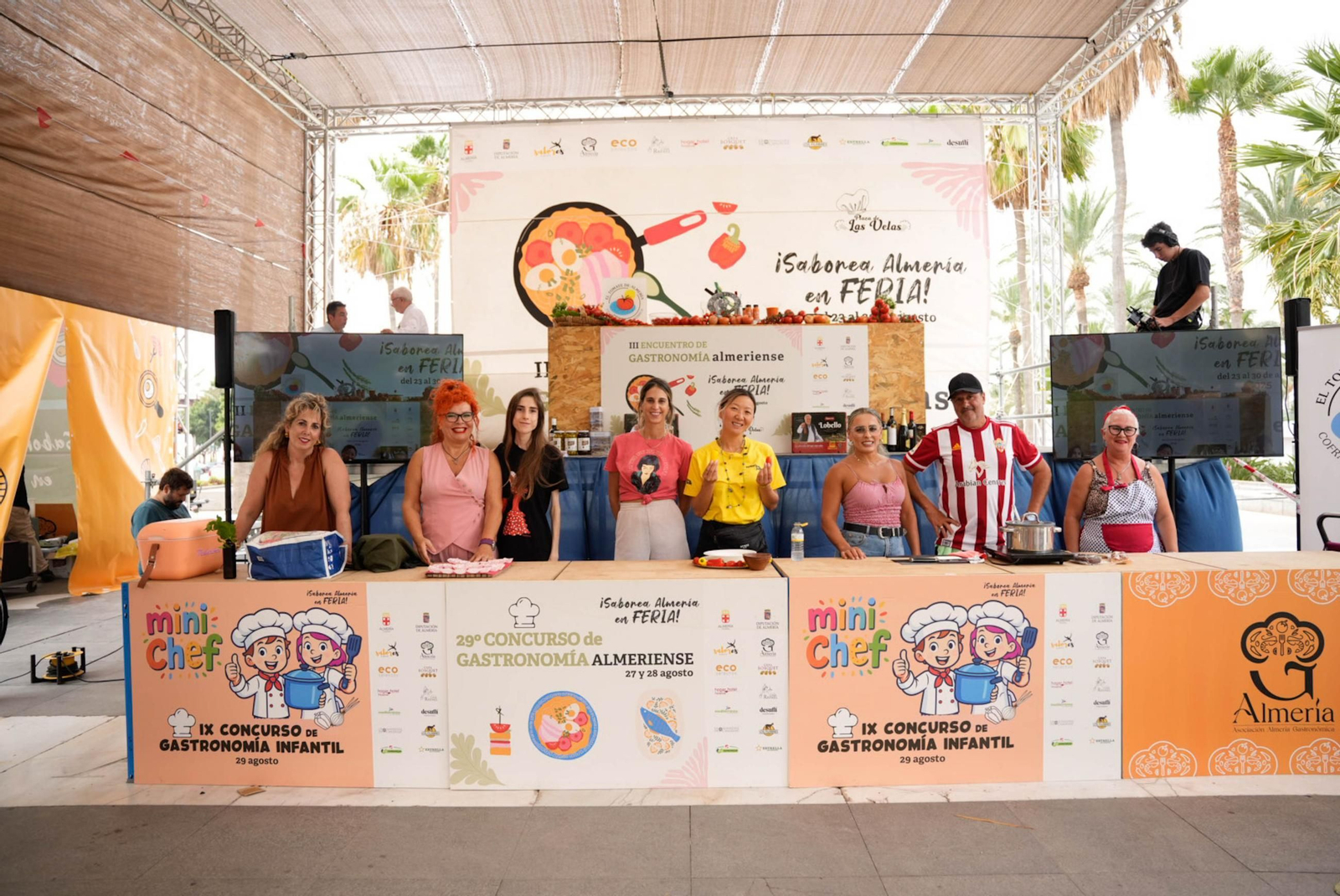 La Cofradía del Tomate y la semifinal del concurso gastronómico de la Feria de Almería, en imágenes