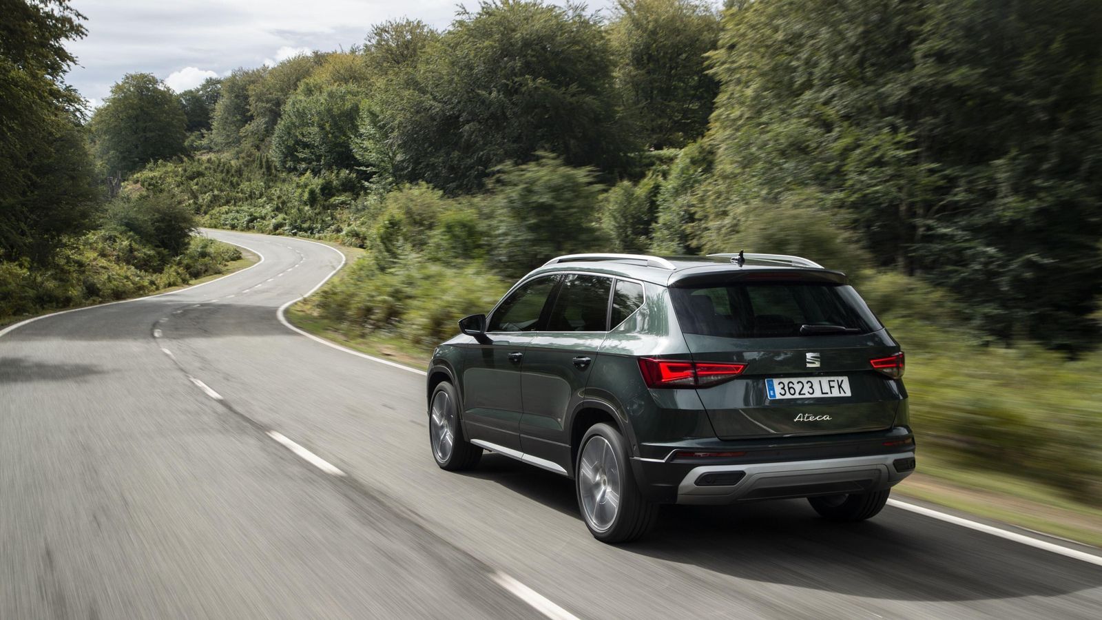El Seat Ateca X-Perience se identifica por los elementos de la carrocería de color negro que dan a este SUV un aire más campero.