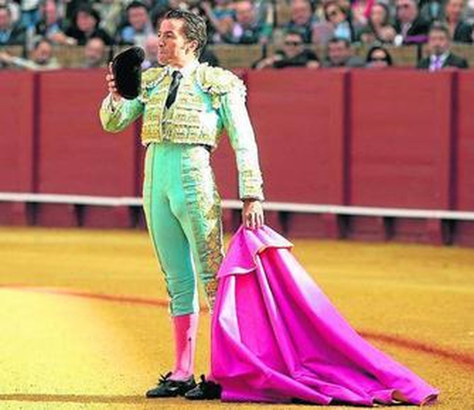 José Pedro Prados 'El Fundi', en una tejadilla al tercer toro, en su correpondiente tercio de quites.