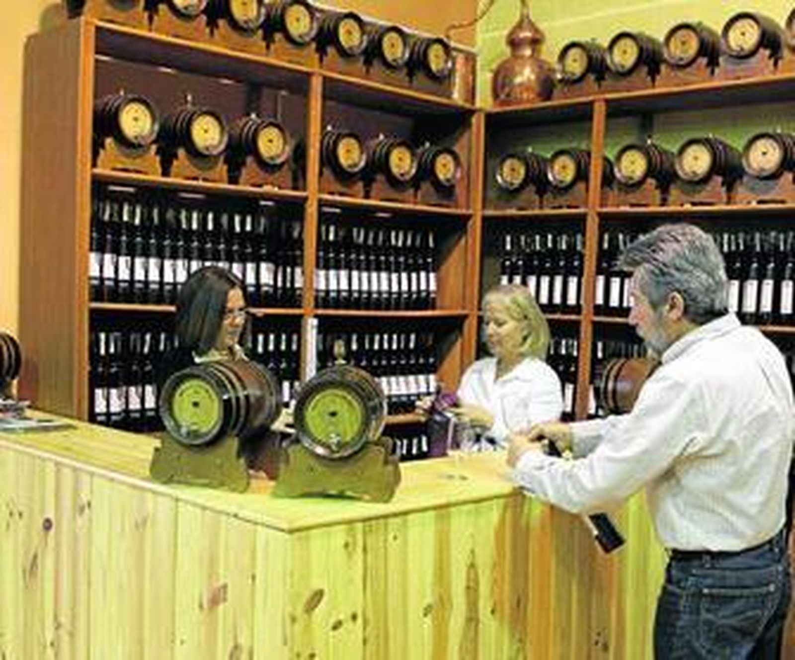 Las instalaciones incluyen una tienda de venta directa.