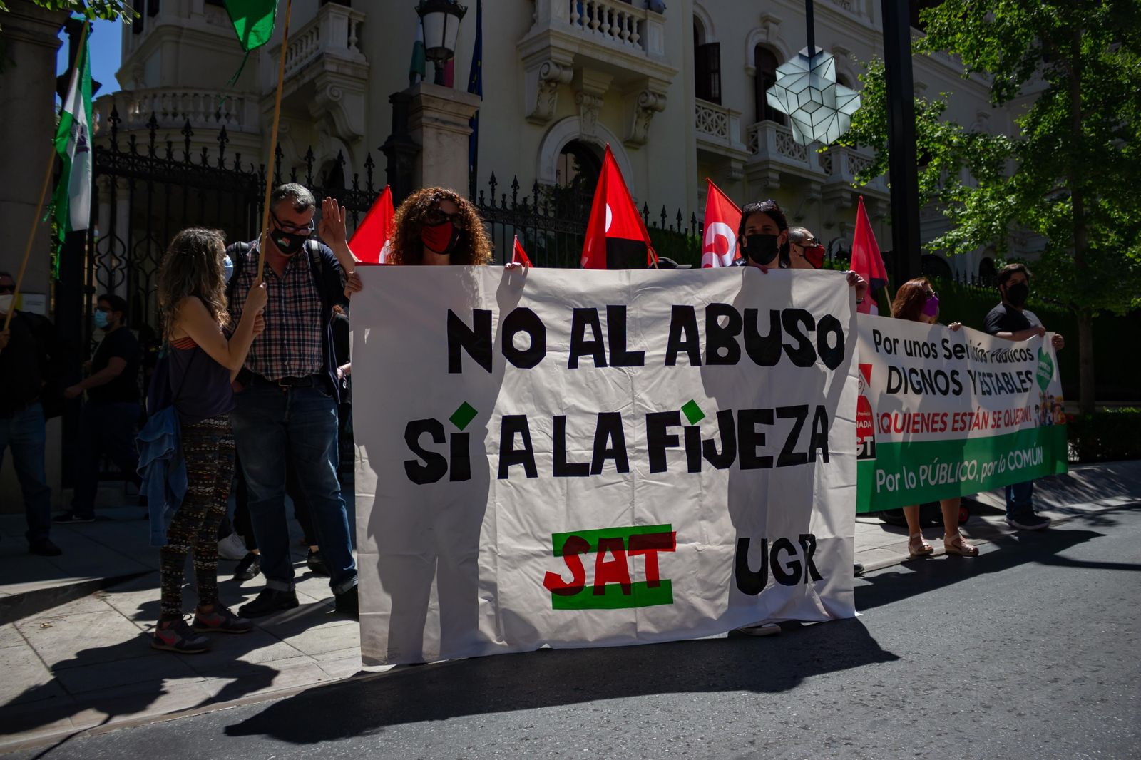 Fotos: manifestación en Granada por unos servicios públicos dignos y estables