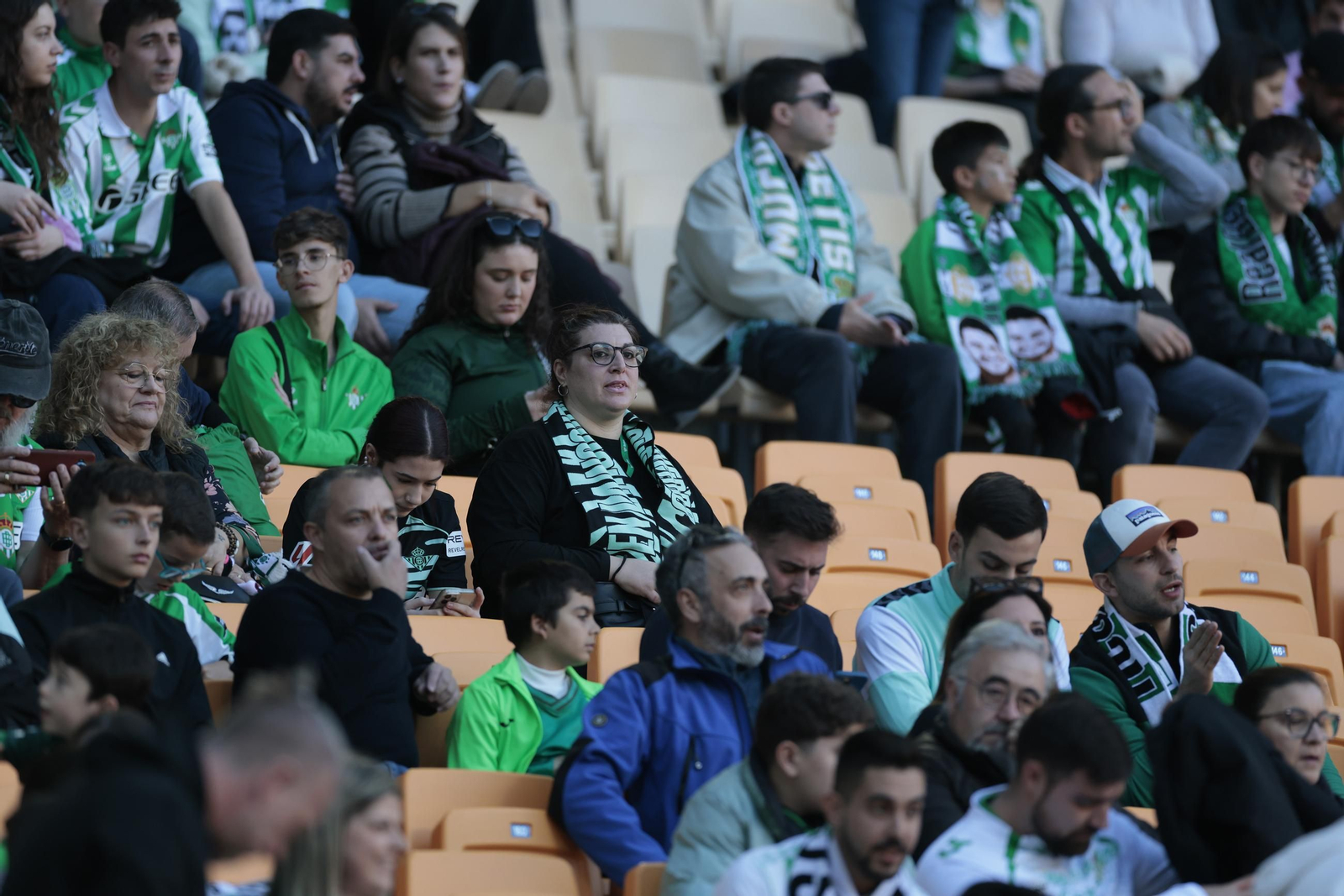 Búscate en las fotos del Betis - Girona