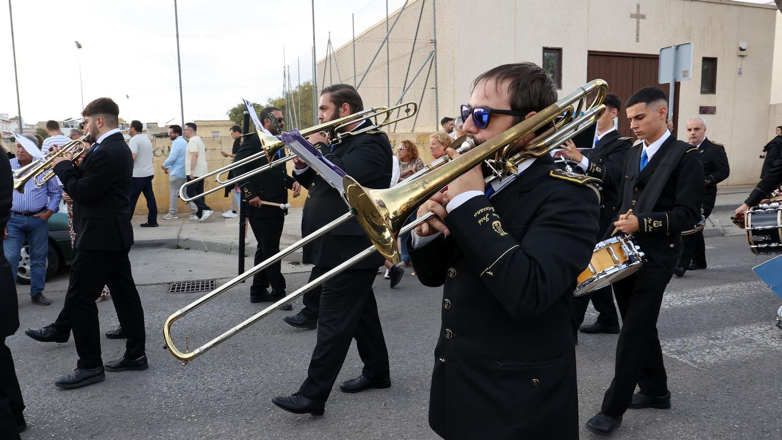 Un integrante de la banda de música de El Arahal.