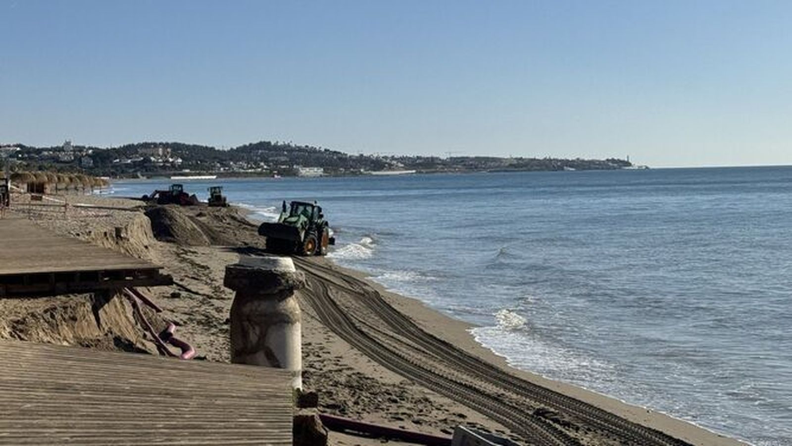 El estado de la playa de El Bombo tras el temporal.