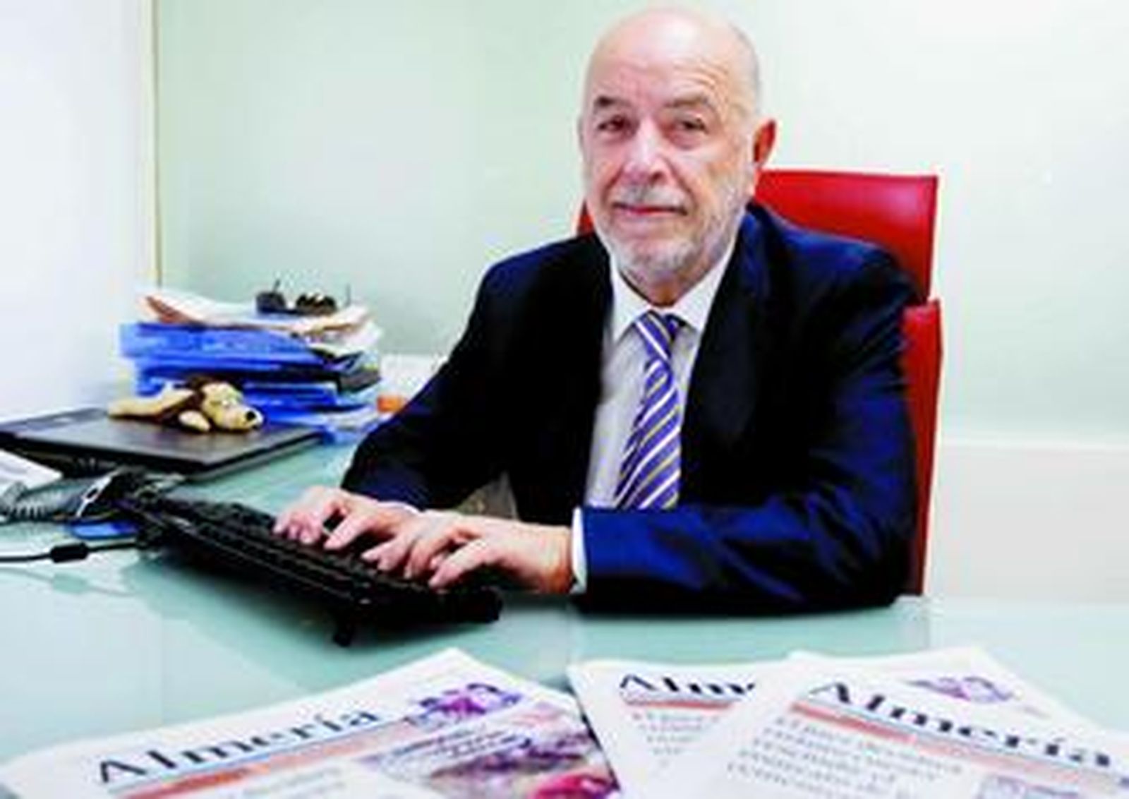 El rector de la Universidad de Almería, Pedro Molina, contestó las preguntas de los lectores.