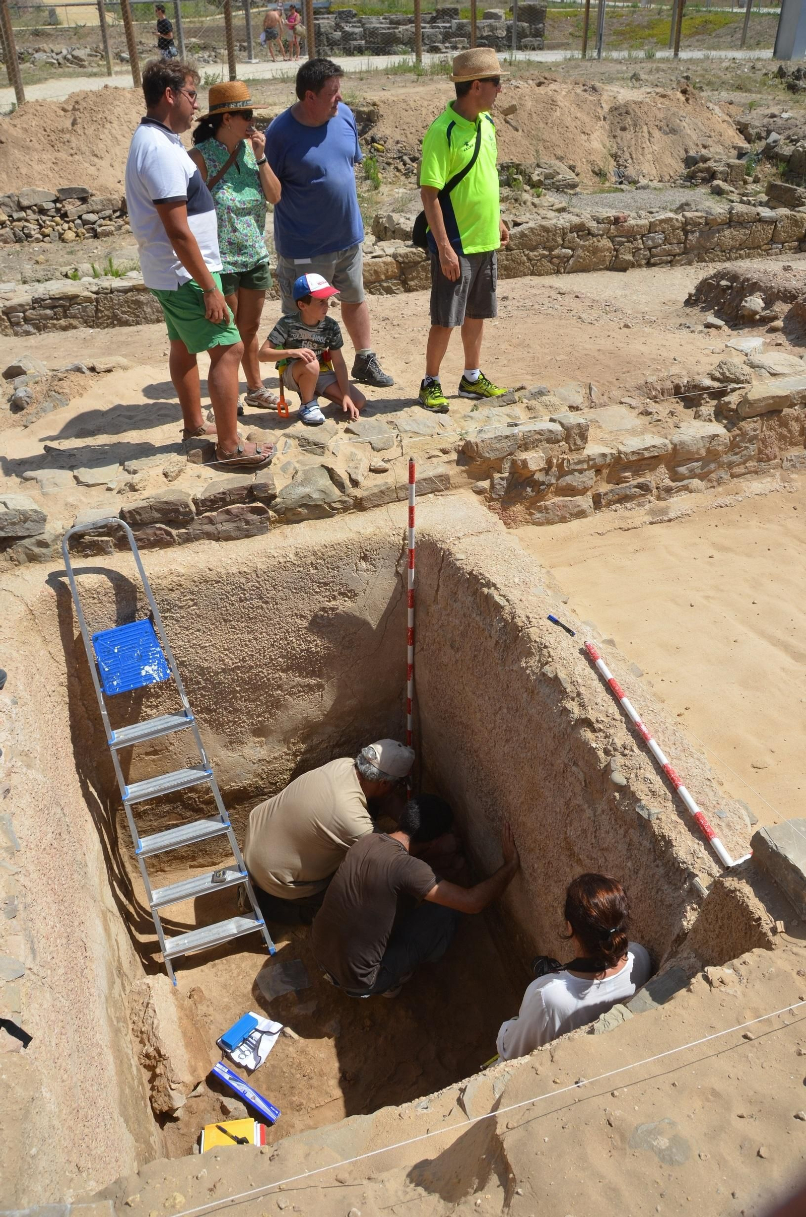 Excavación en una de las piletas.