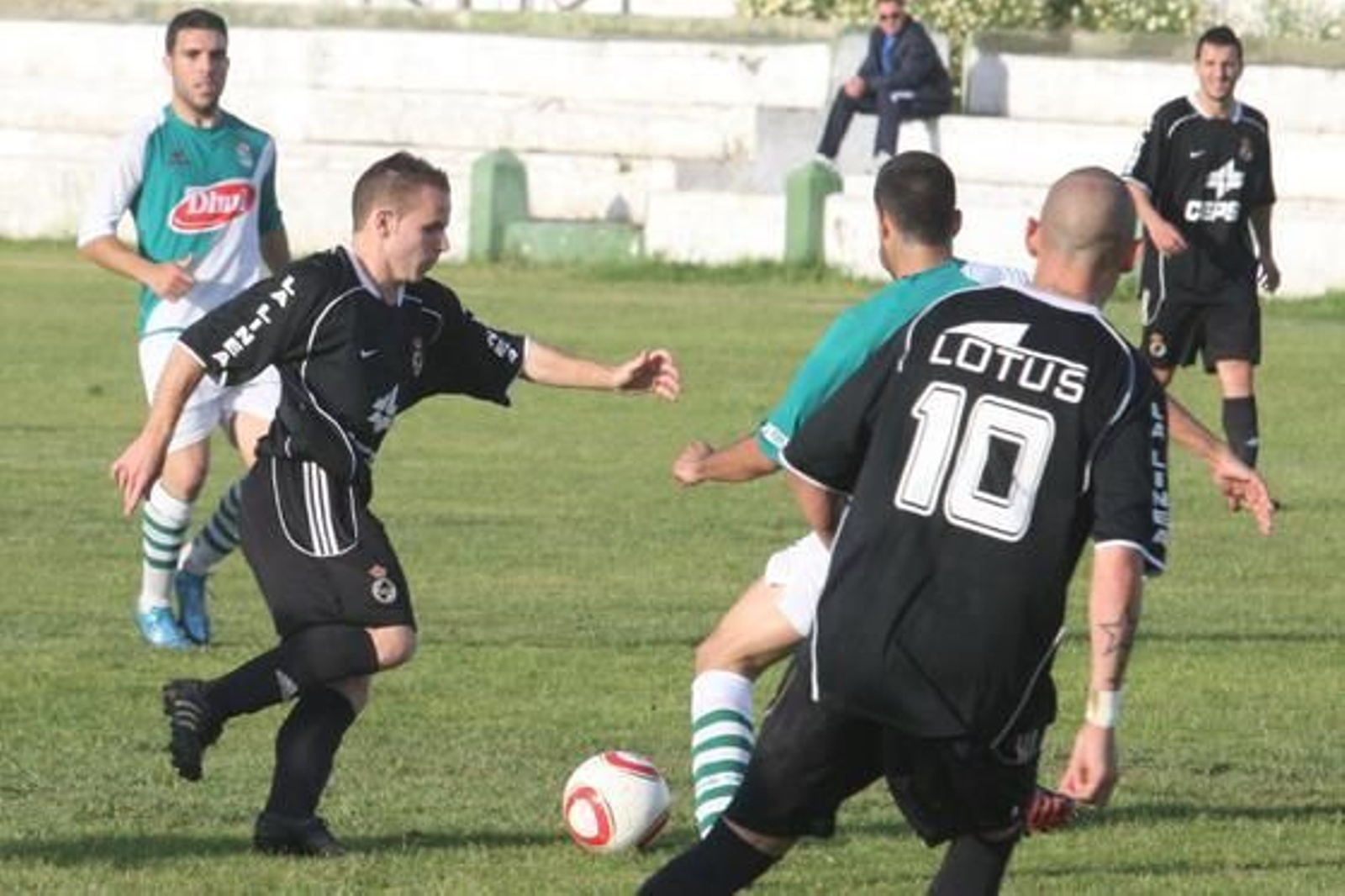 Los linenses empatan sin goles en Puerto Real y celebran el título de campeón de Liga.

Foto: Paco Guerrero