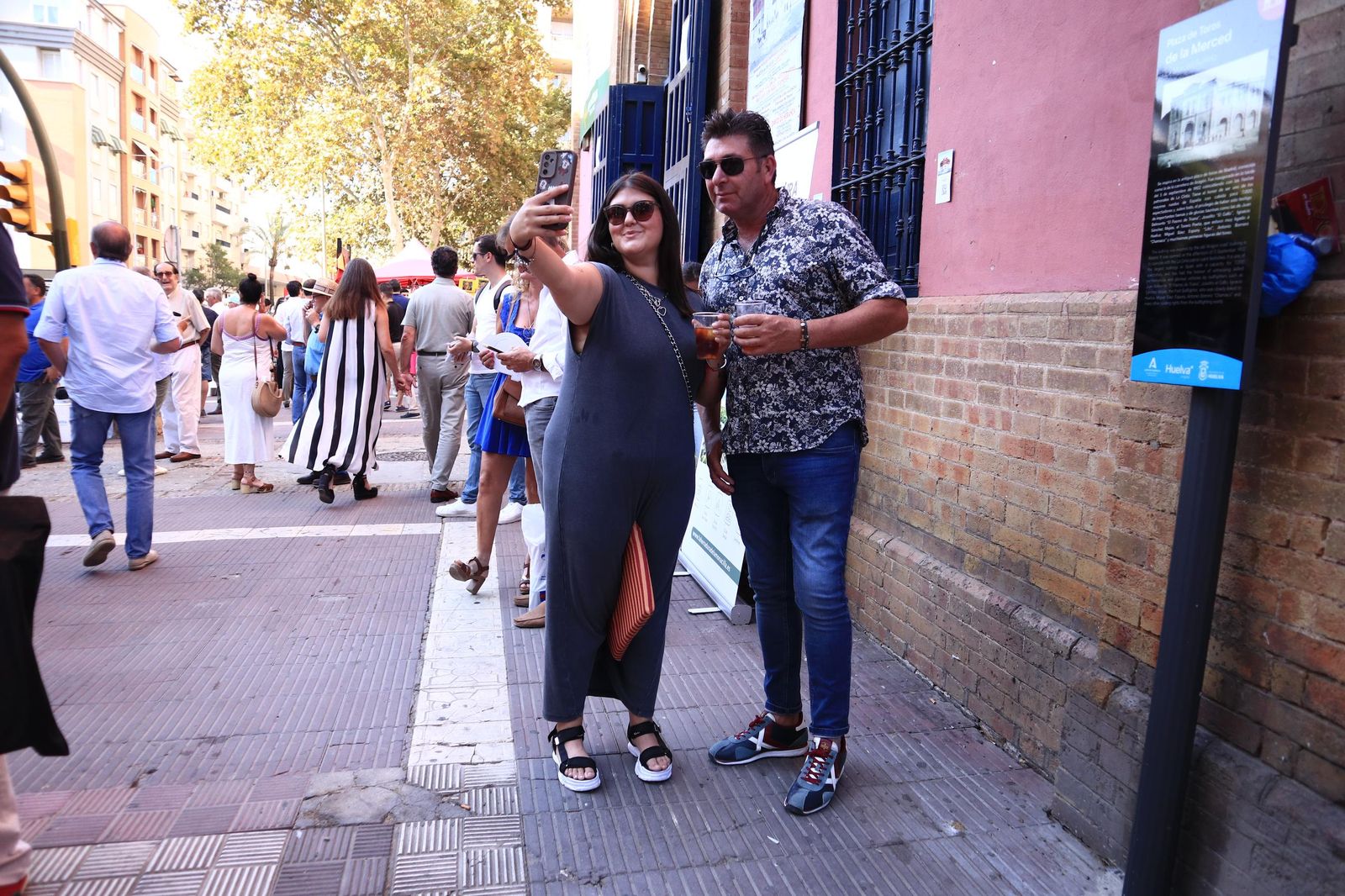 Imágenes de ambiente en el cuarto día de toros en Huelva