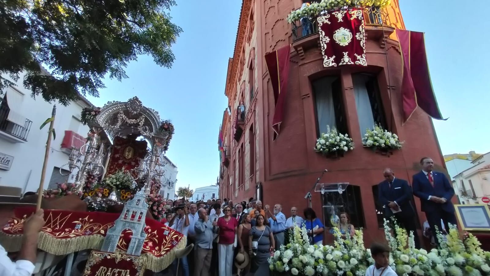 Acto entrega de la la Medalla de la Ciudad a la Hermandad filial de la Reina de los Ángeles.