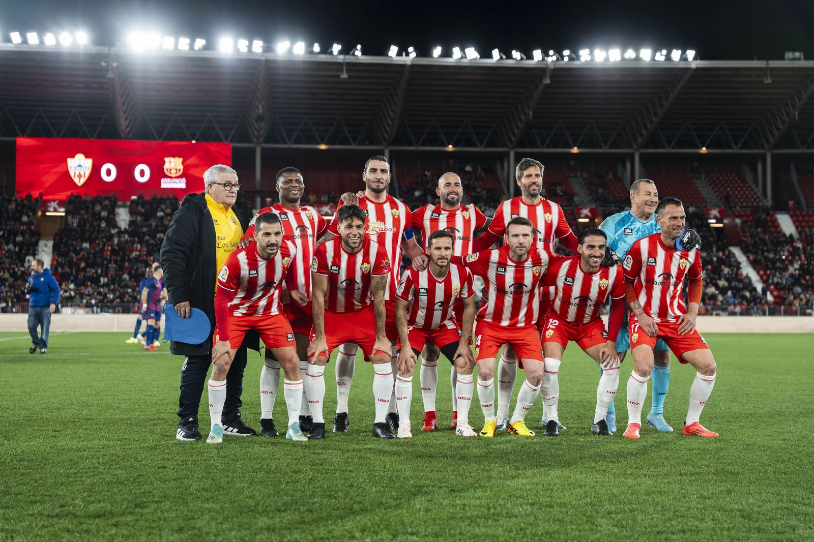Fotogalería del partido homenaje a Guillermo Blanes entre los veteranos de la UD Almería y el FC Barcelona