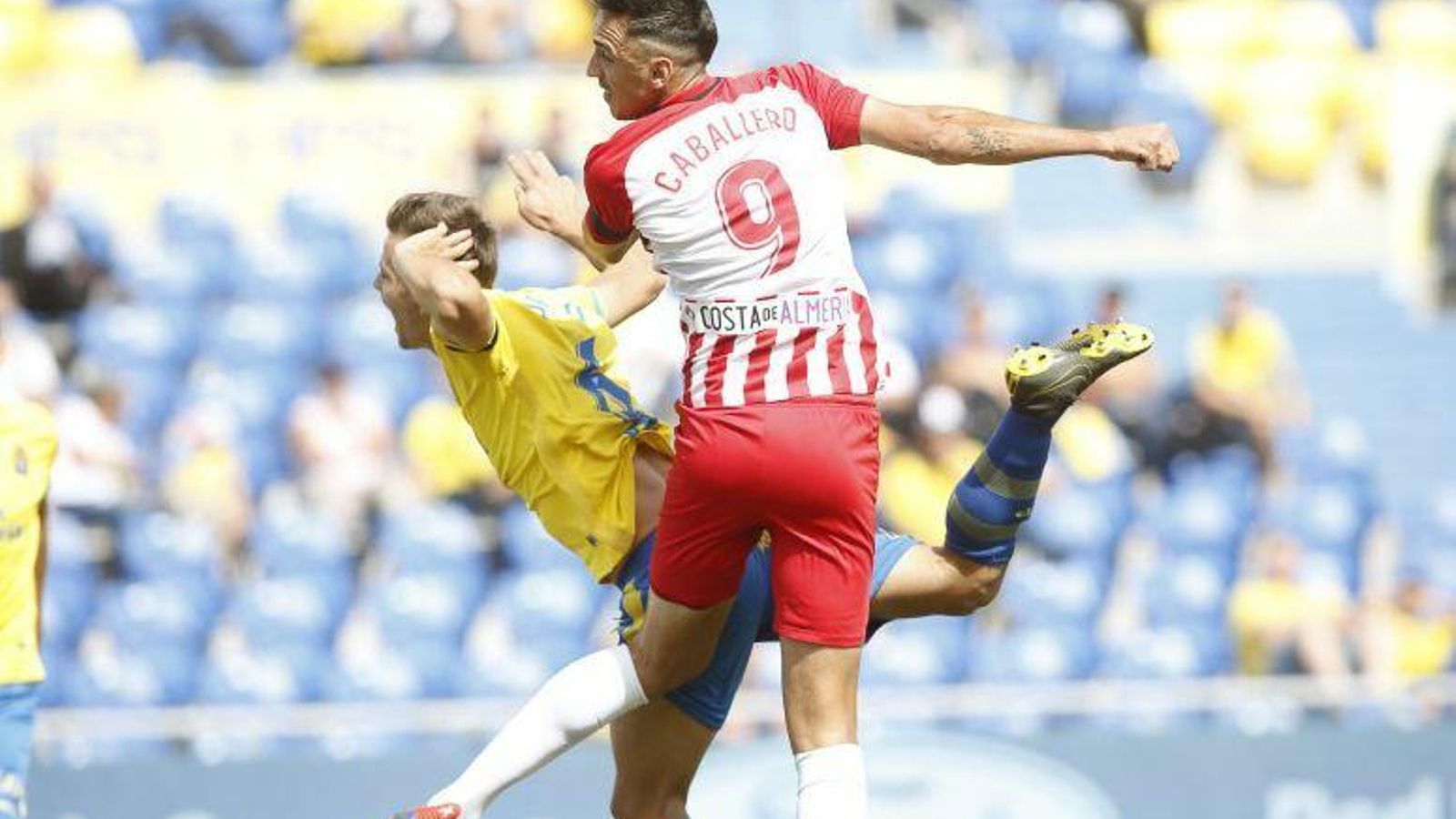 Remate en el gol anulado a Caballero.