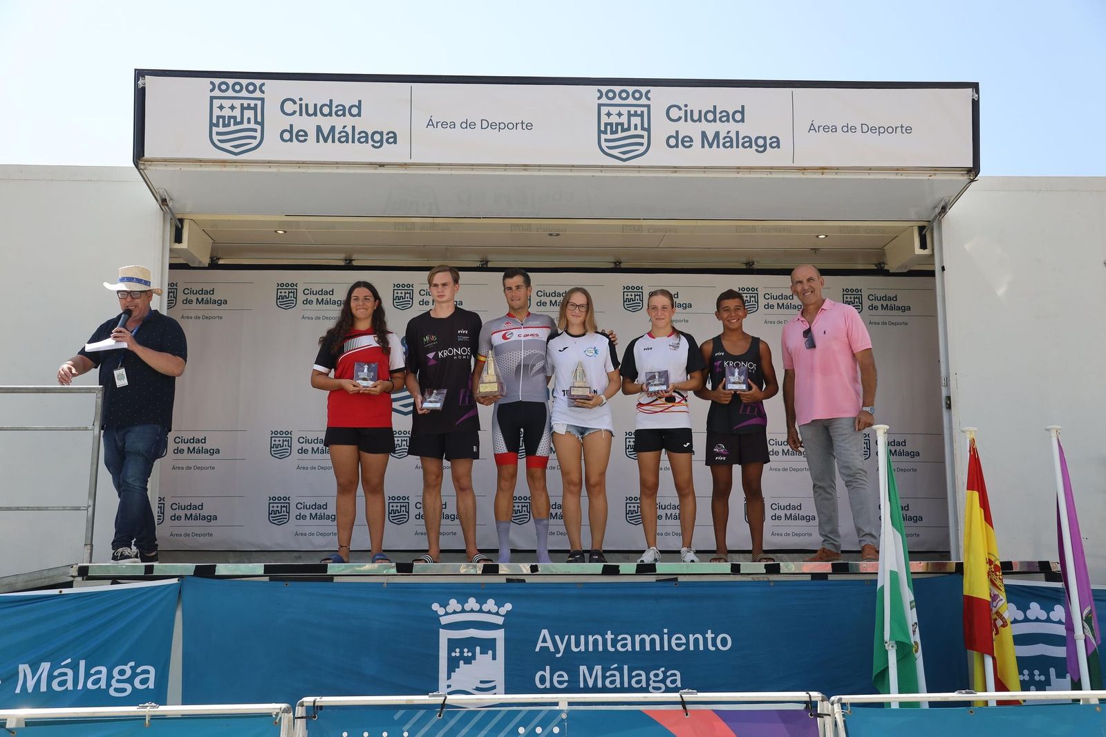 La Travesía a Nado del puerto de Málaga, en fotos