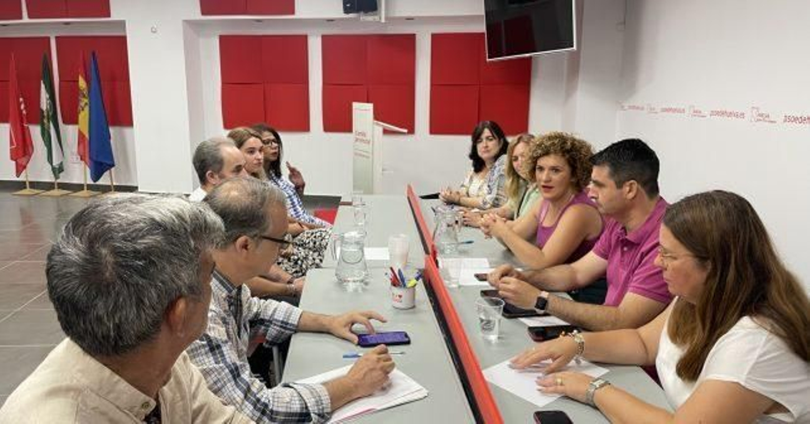Encuentro de María Eugenia Limón con autónomos de Huelva. Encuentro de María Eugenia Limón con autónomos de Huelva.