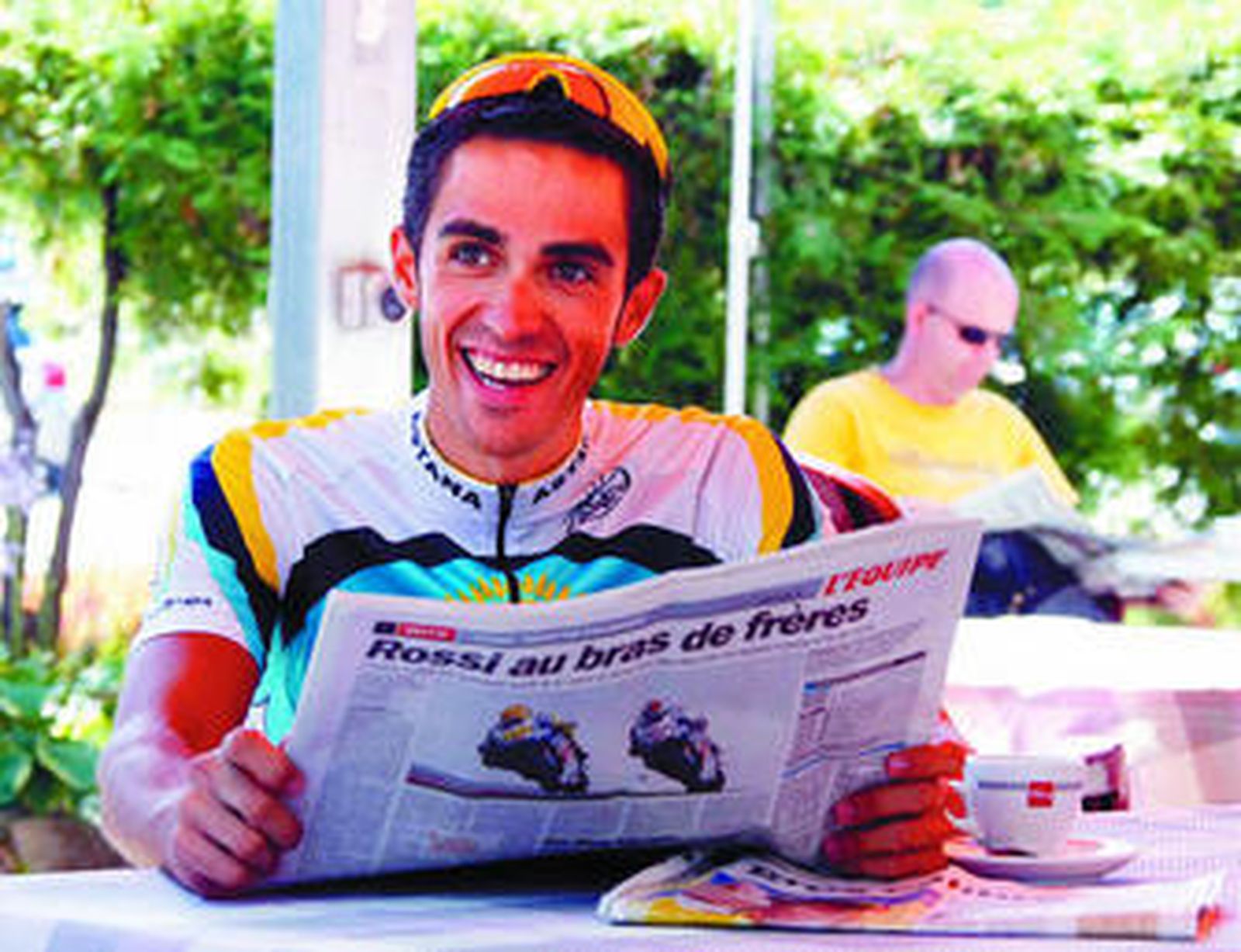 Alberto Contador, relajado en el día de ayer, en la segunda jornada de descanso del Tour.