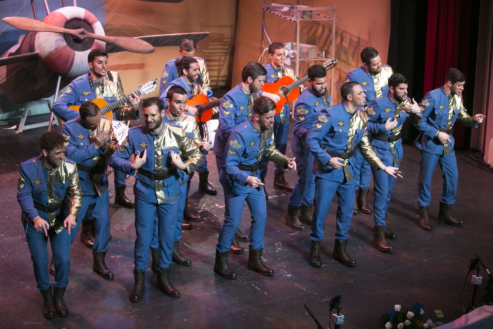 Comparsa 'El escuadrón del segundo mes', de Carmona (Sevilla)