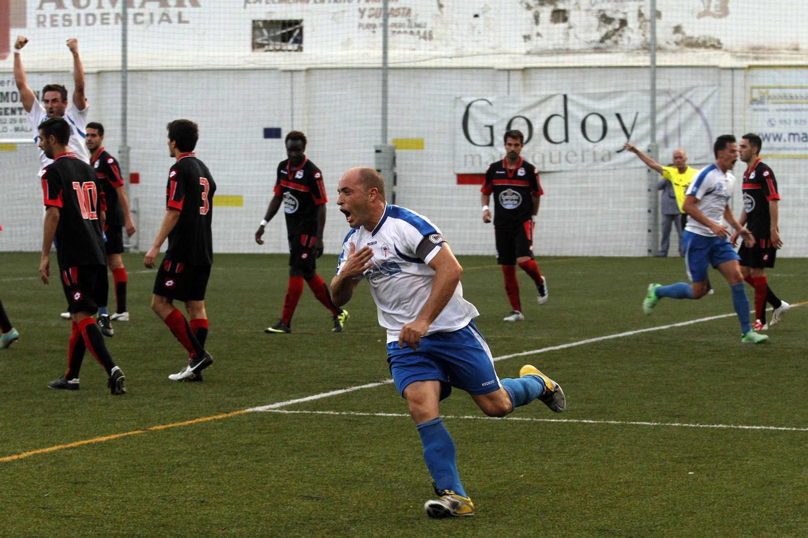 Jesule celebra el 1-0 ante el Fabril en San Ignacio.