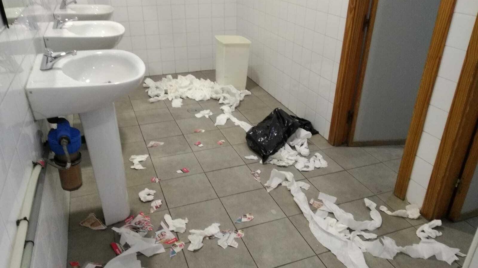 Uno de los baños de la facultad de Ciencias de la Comunicación.