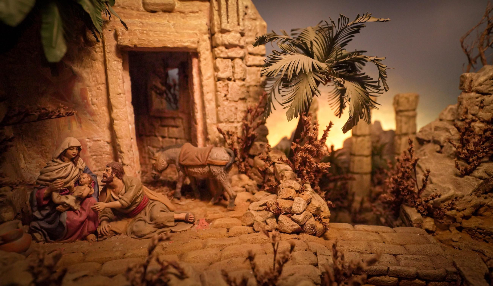 Imágenes de la exposición '50 Navidades montando el Belén' en Jerez