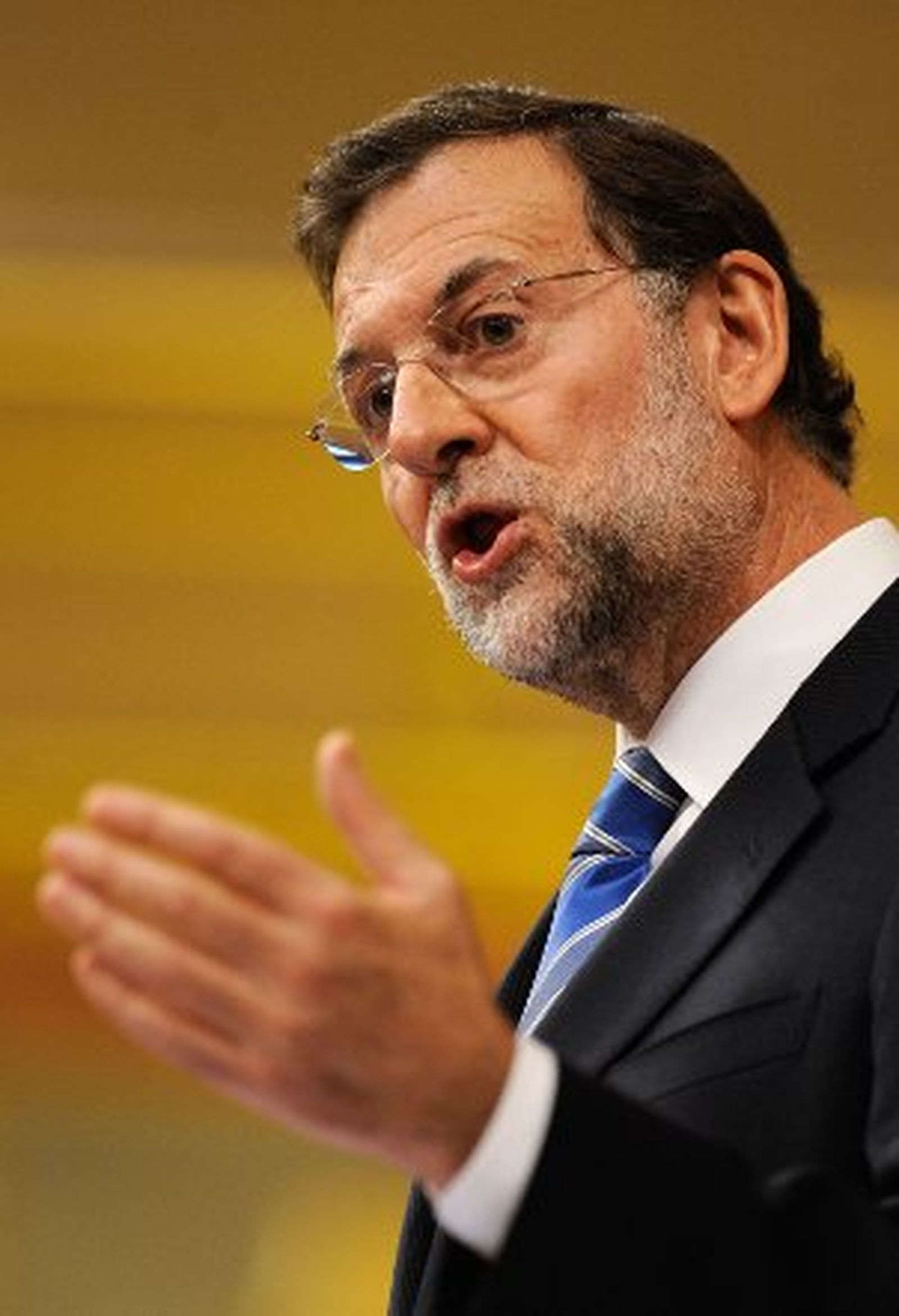 Rajoy emplaza a Zapatero a convocar elecciones