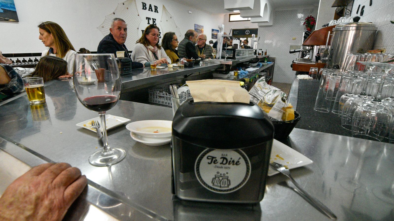 Las fotos del primer dia de reapertura del Bar 'Te dire' en Algeciras