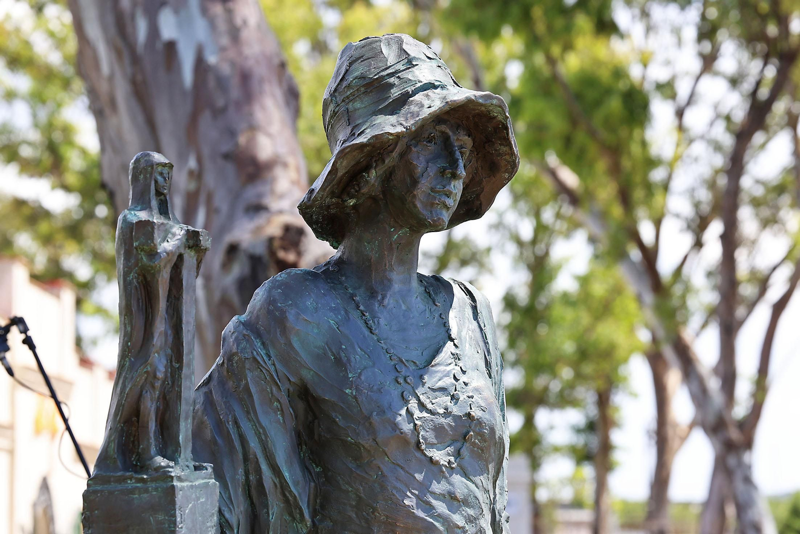 Las imágenes de la inauguración de la escultura a Miss Whitney