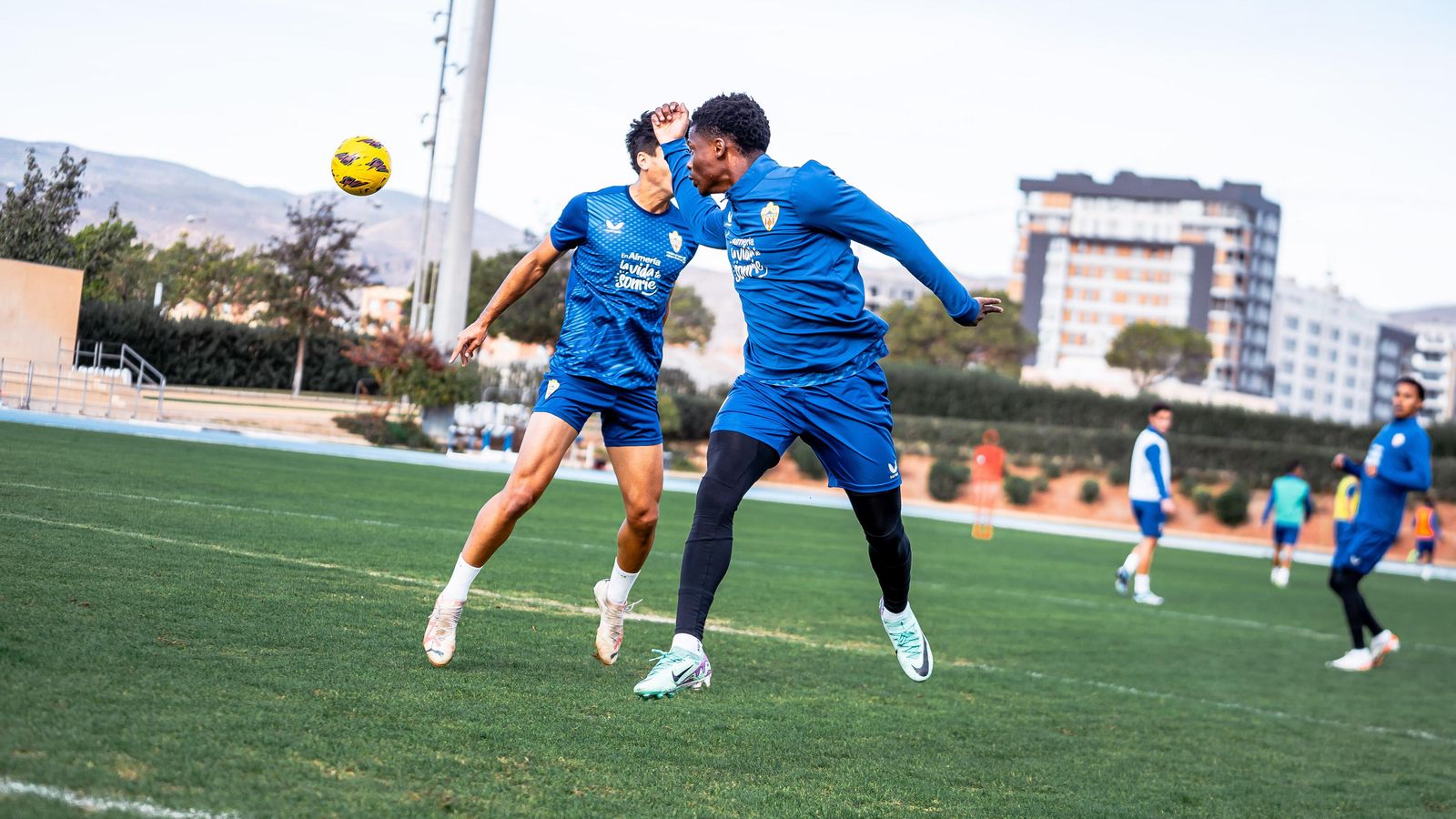 Largie Ramazani busca el remate en una de las sesiones de esta semana.