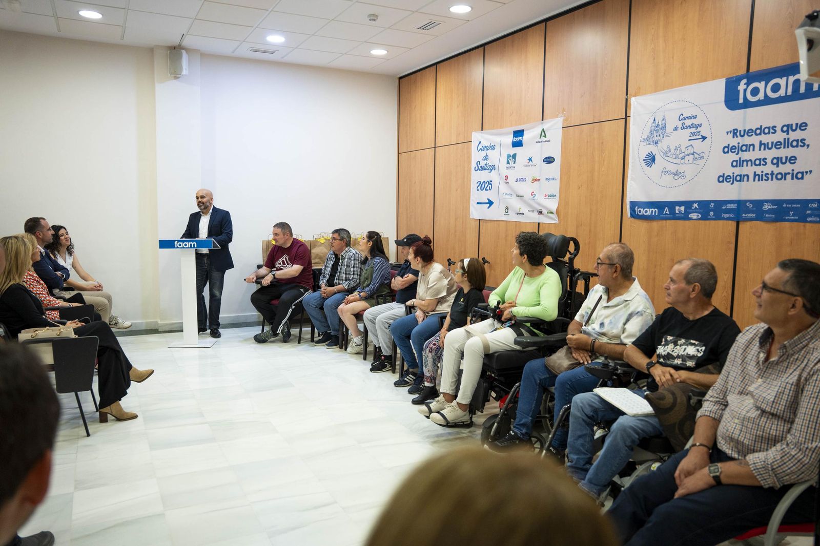 Las imágenes del acto de iniciación del Camino de Santiago de FAAM en Almería