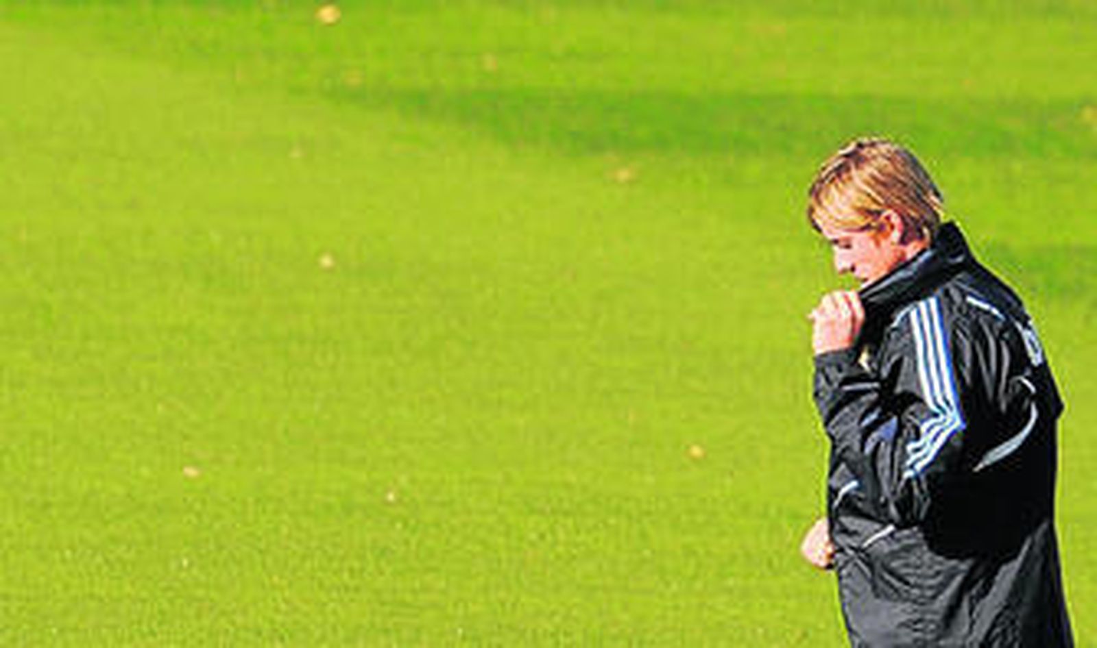 Guti, meditabundo, durante la sesión de entrenamiento.