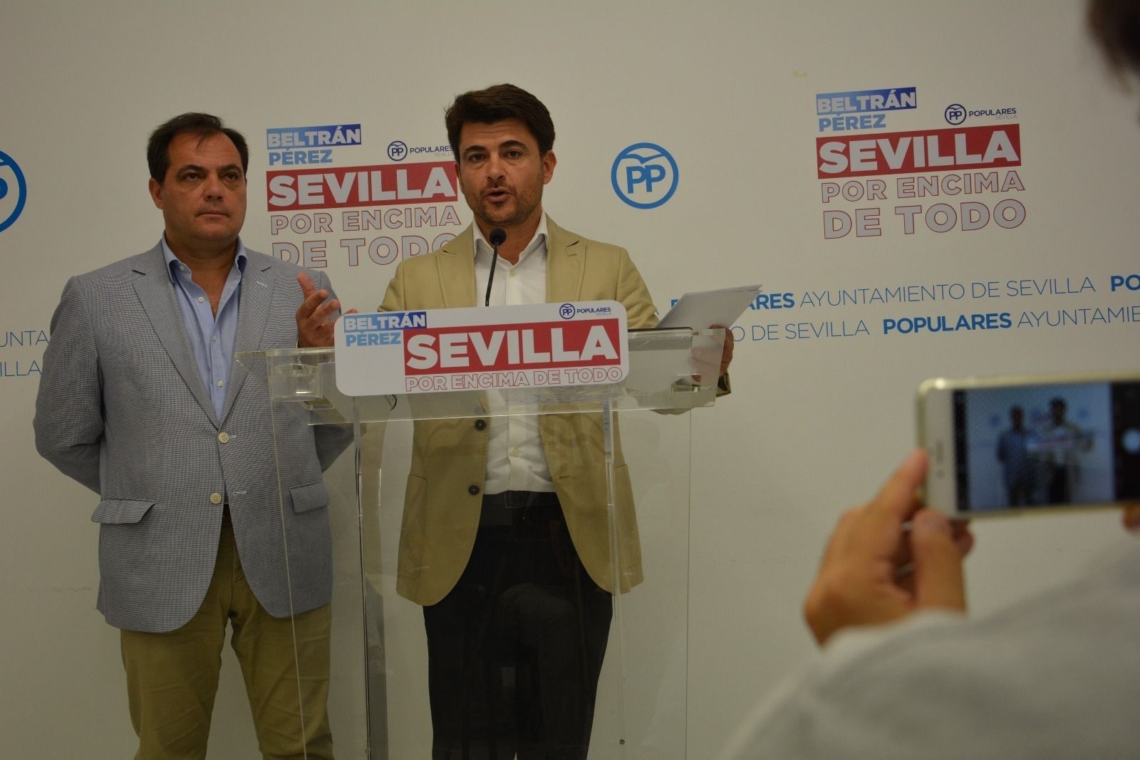 Beltrán Pérez durante la rueda de prensa que ofrecida ayer.