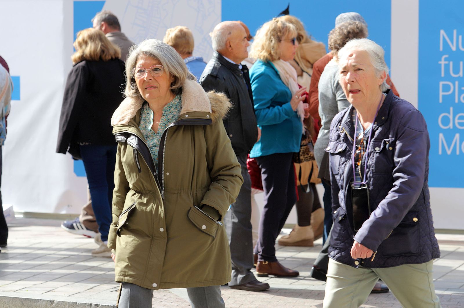 Imágenes del ambiente en la mañana de carnaval en Huelva