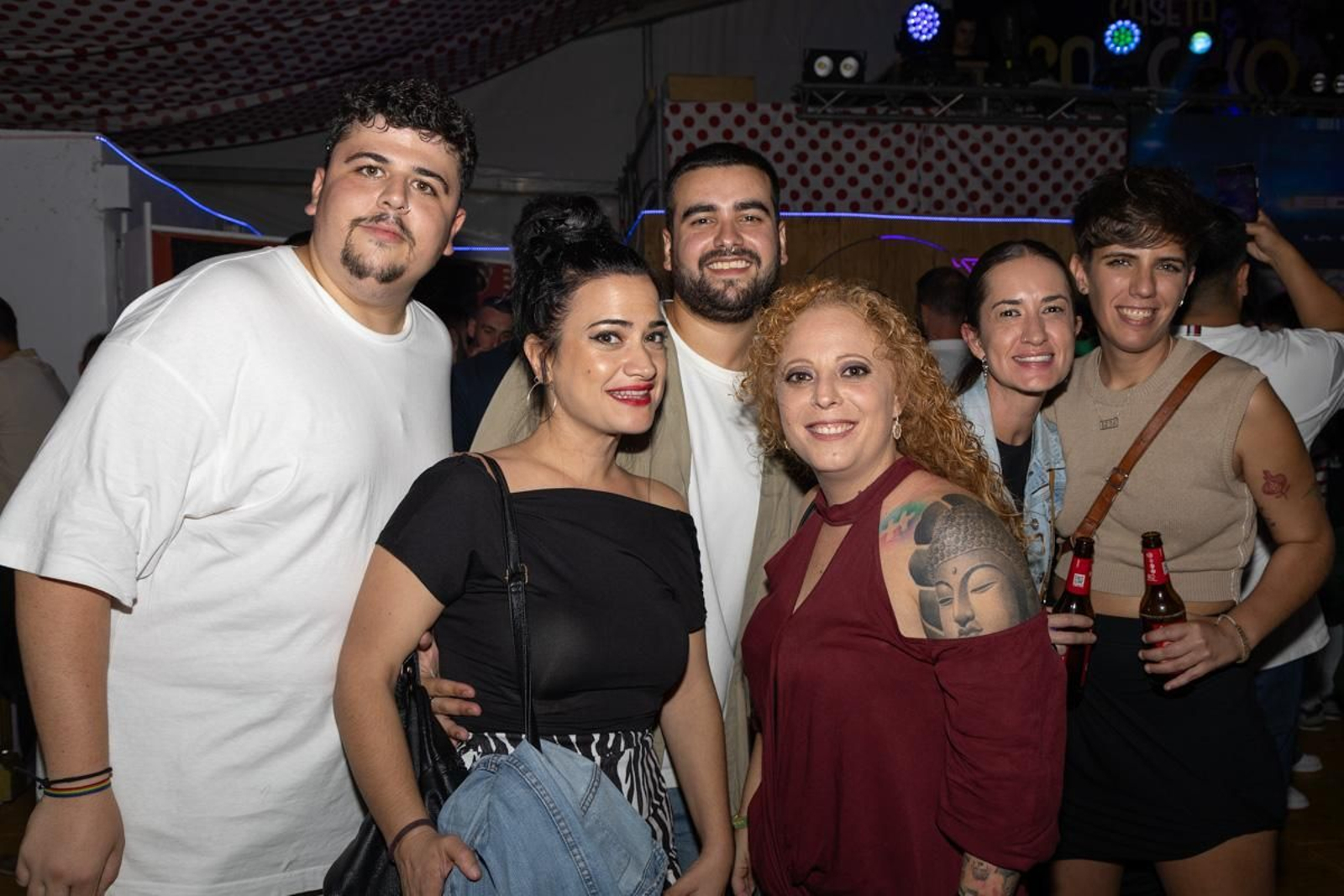 Feria de noche de San Lucas, Concierto de La Plazuela y La Mona Chita Rock, en imágenes