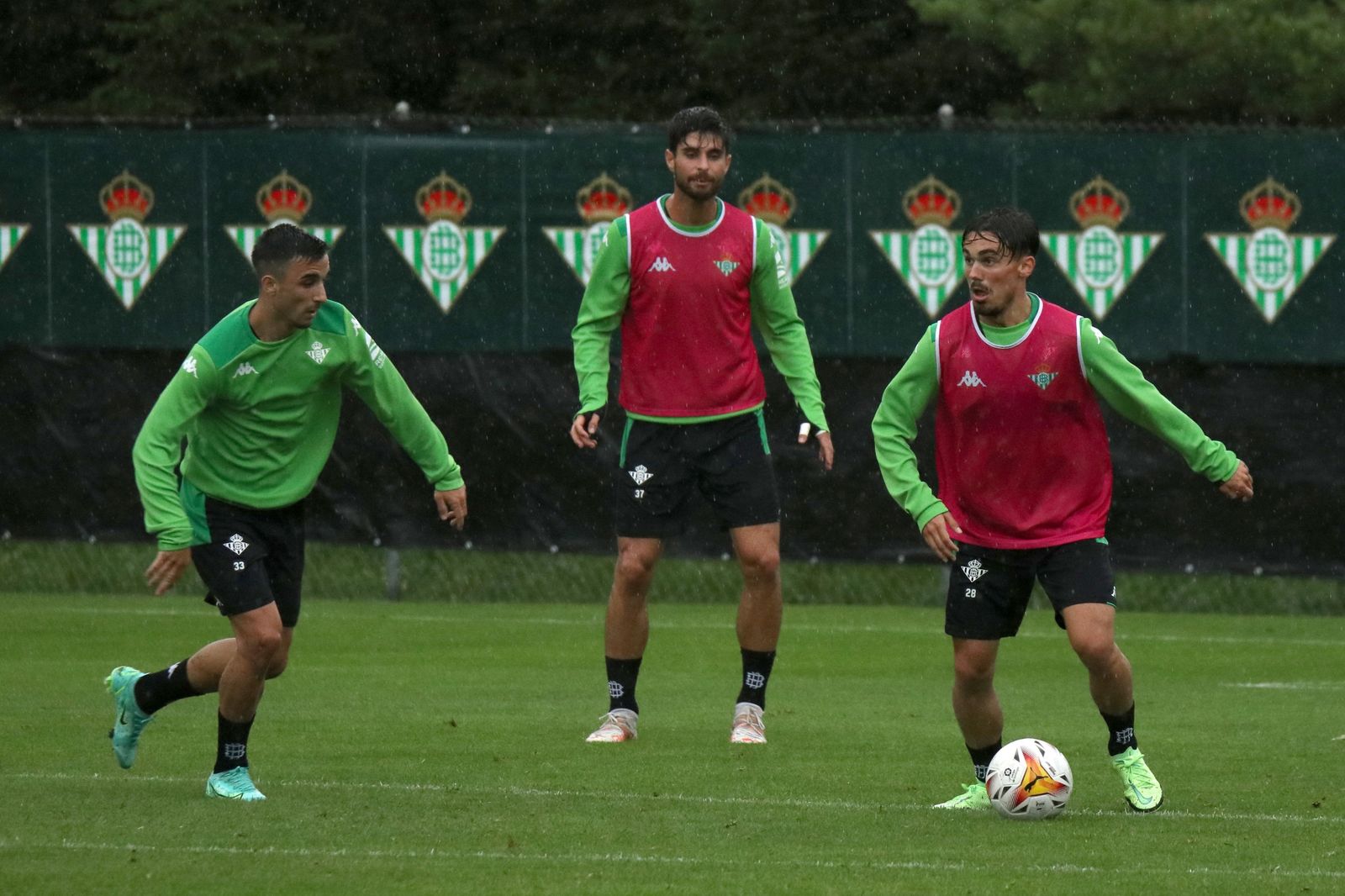 Algunos canteranos del Betis en Suiza.