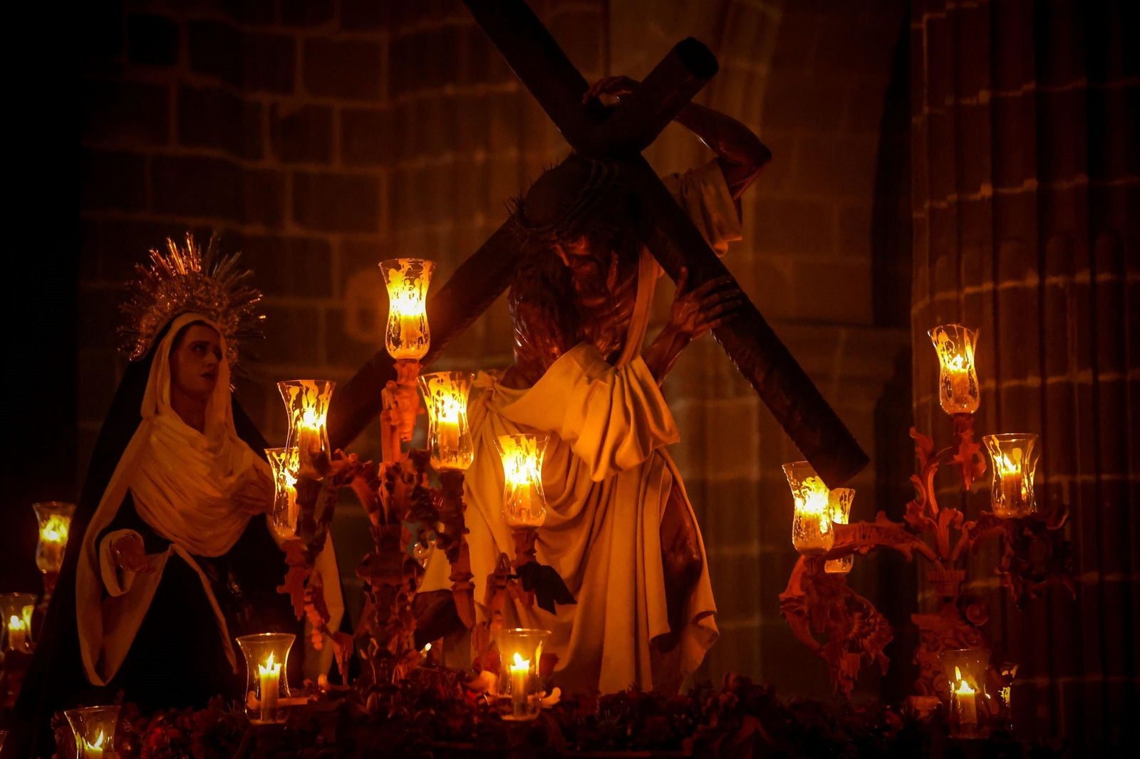 Madrugada del Viernes Santo en Jerez: imágenes de la Noche de Jesús