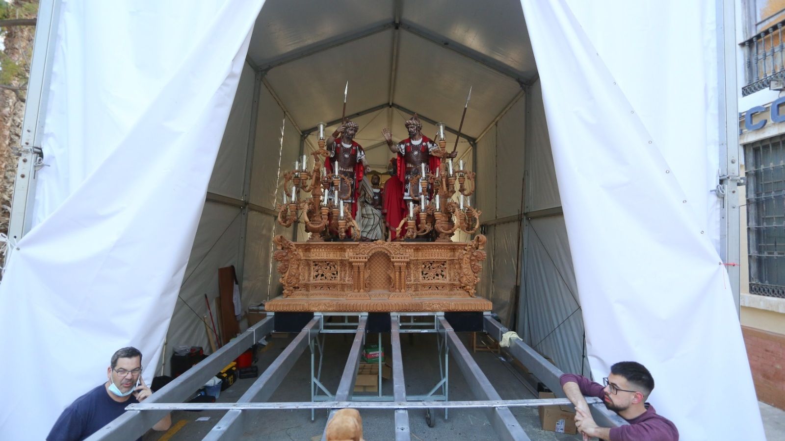 Trono de Jesús de la Soledad en el tinglado