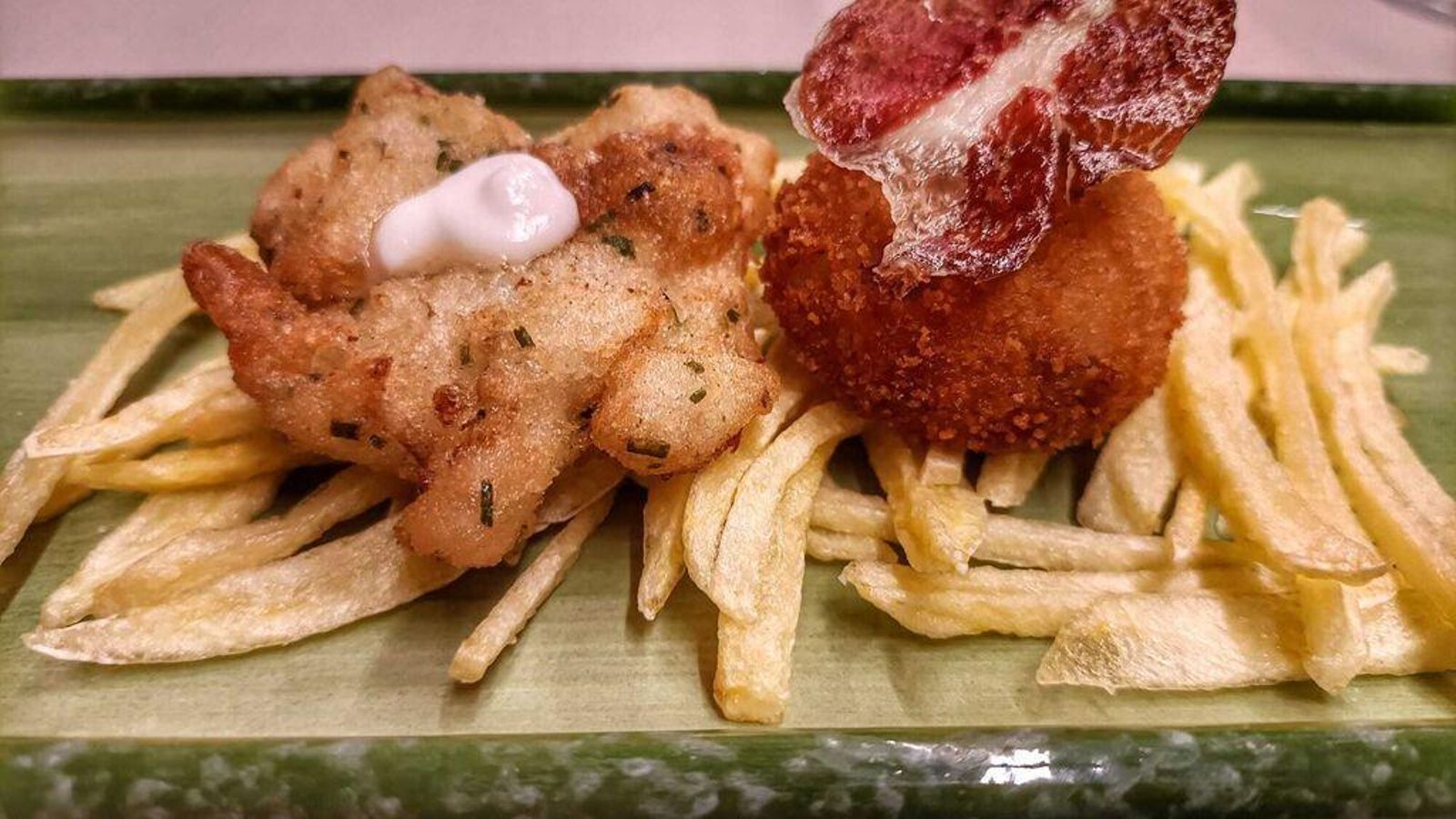 La bechamel de la croqueta de El Horno de Mel la hacen con picada de salchichón ibérico