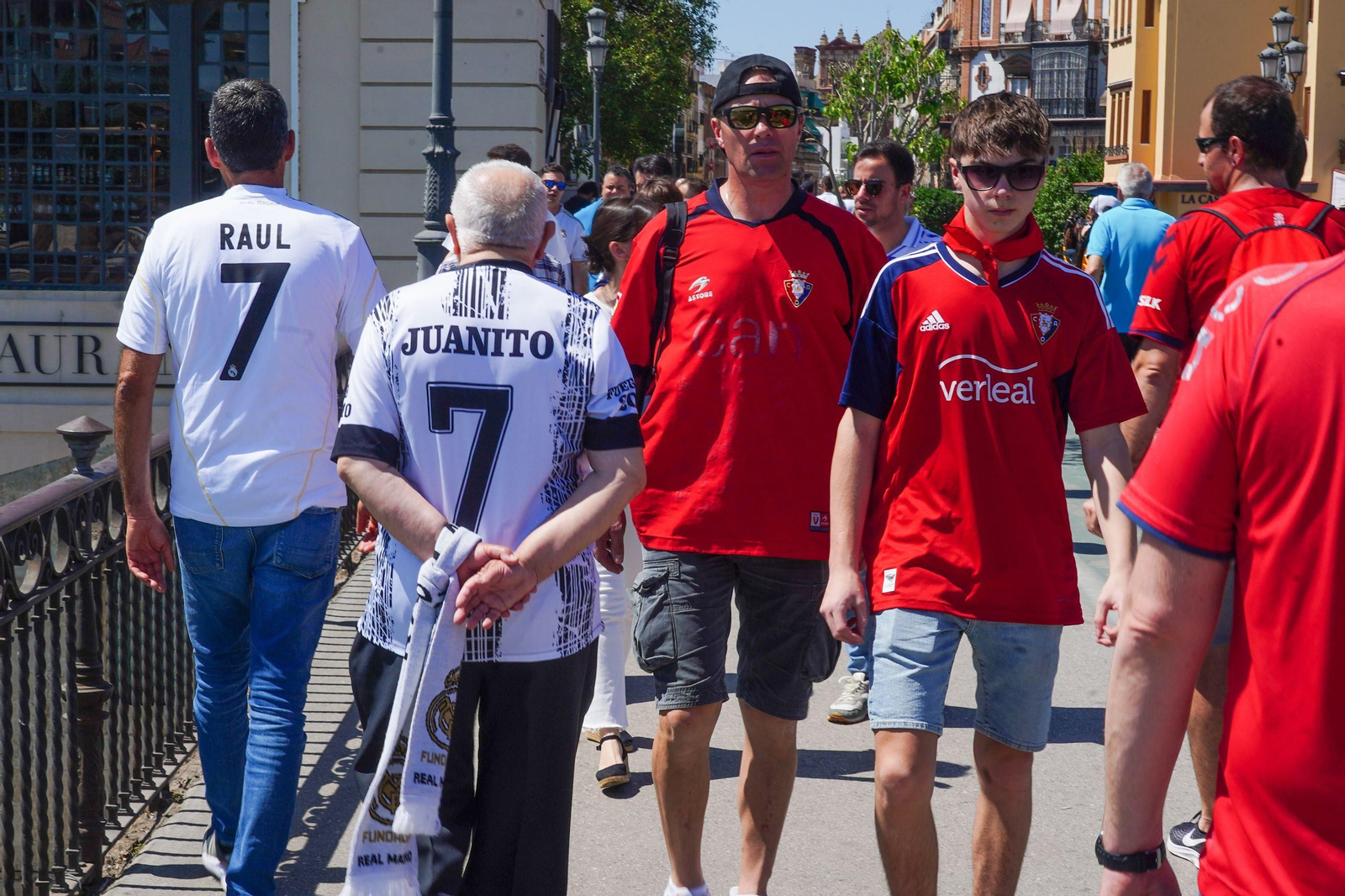 Las fotos de aficionados de Real Madrid y Osasuna el día de la final de Copa en Sevilla