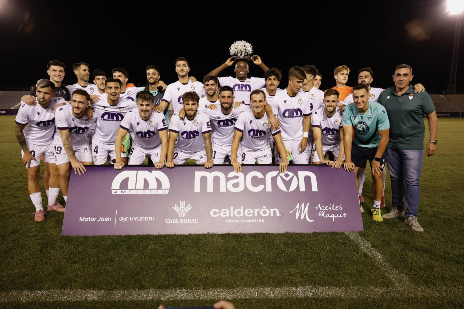 Las mejores imágenes del Trofeo del Olivo entre Real Jaén y Granada CF