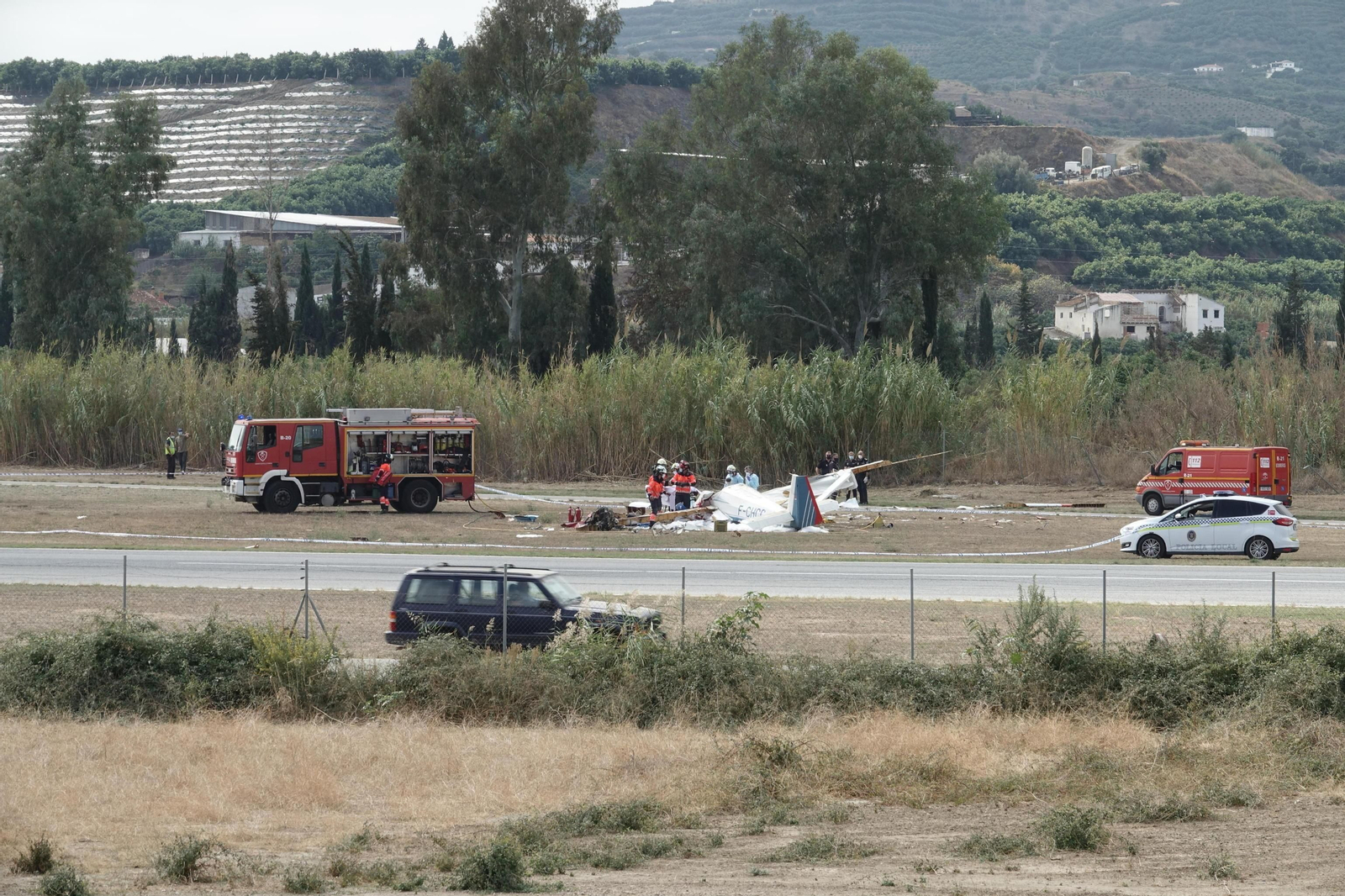 El accidente de una avioneta en Vélez-Málaga, en fotos