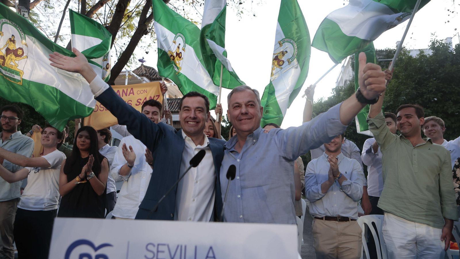 Juanma Moreno y José Luis Sanz.