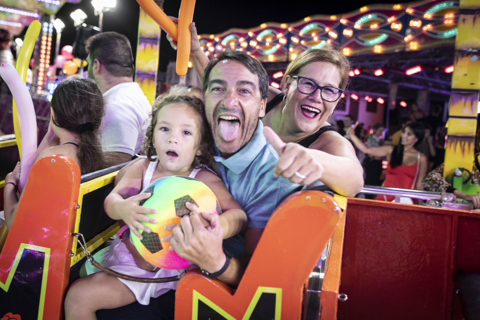 El Zaidín enciende sus luces, escucha el pregón y da comienzo a sus fiestas