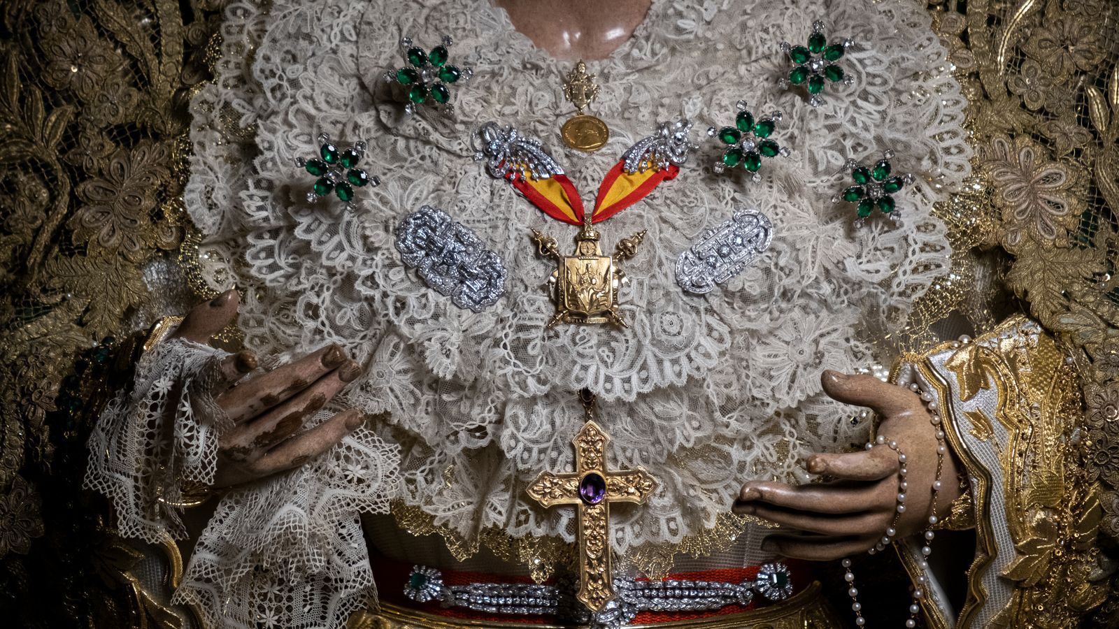 La veneración a la Virgen de la Esperanza Macarena, en imágenes